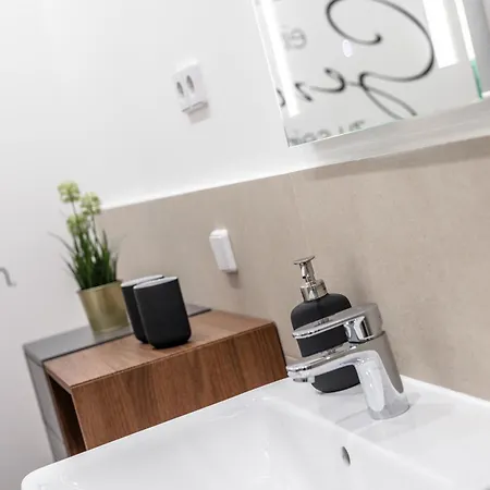 Lejlighed Goethe Palais Zauberlehrling 4p L Lift L Parkplatz I Zentrum I Helios